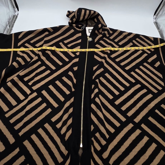 Anne Klein Black and Tan Geometric Poncho Size XL - Picture 10 of 11